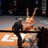 Video | Oud-judoka Meyer viert snelle knock-out bij MMA-debuut met opvallende dans
