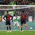 Feyenoord lijdt door penalty kleine nederlaag bij Betis in Champions League