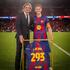 Video | Cocu feliciteert De Jong na breken van record bij FC Barcelona
