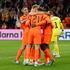 Video | Samenvatting: Oranje speelt door late goal Gakpo gelijk bij debuut Xavi