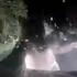 Video | Beer valt &amp;#039;s nachts plots auto aan in Japan