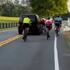 Video | Automobilist rijdt wielrenners bewust van de weg in Amerika