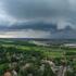 Onweersbuien trekken vanavond over Nederland, ook kans op hagel