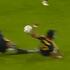 Video | Timber blokt schot met arm en krijgt penalty en goal van Bayern tegen